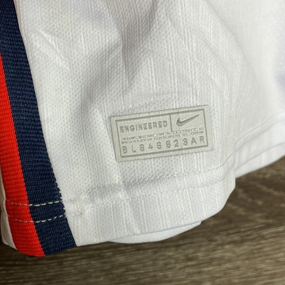 Nike - Picture 14 of 16